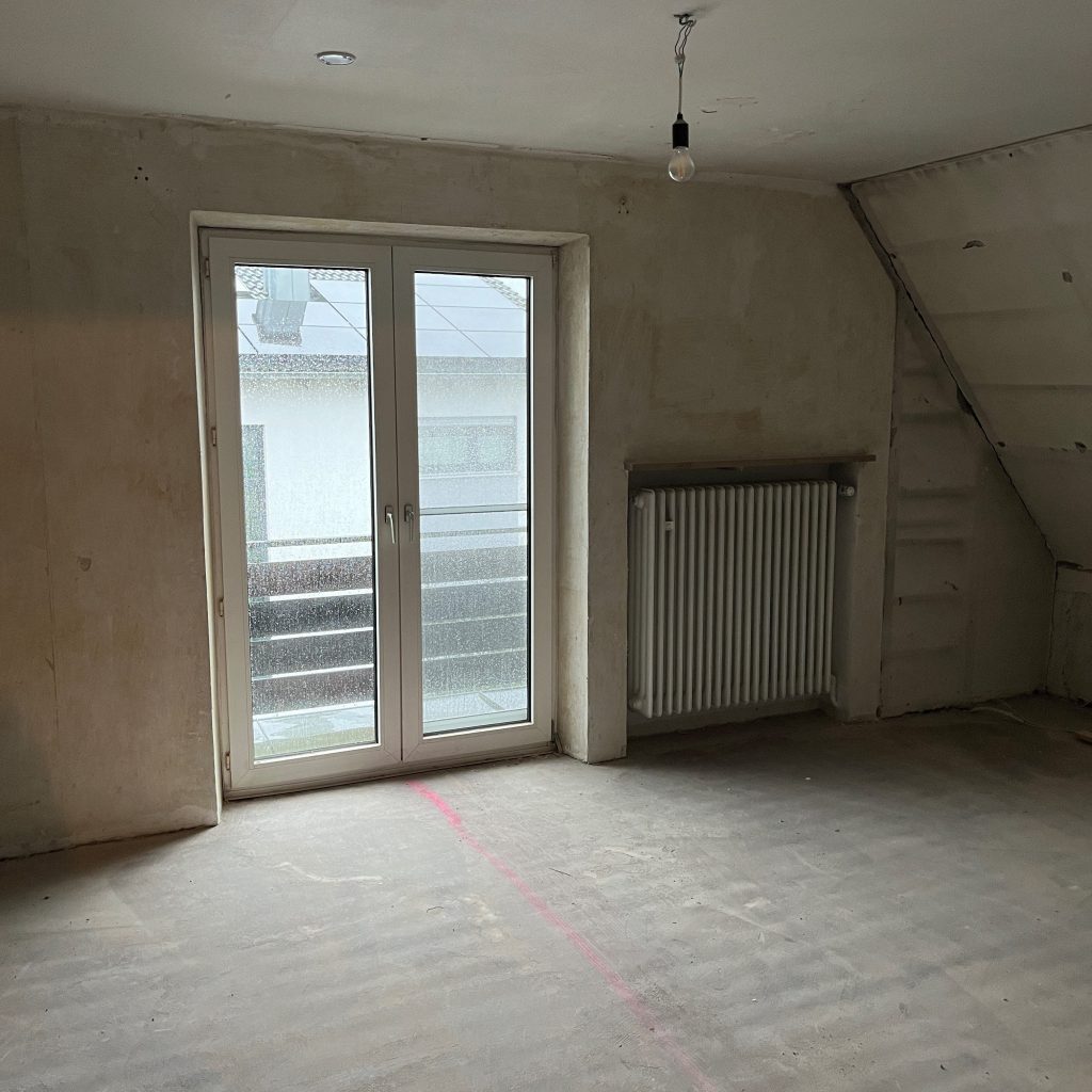 Sanierungsbedürftiges Zimmer Sanierungsbedürftiges Zimmer